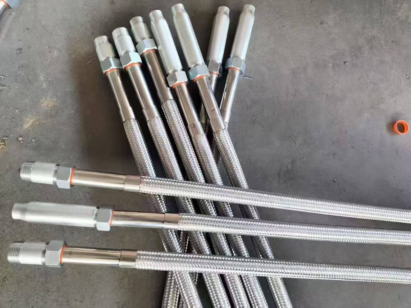 Braided vs Unbraided Flexible Sprinkler Hose: What Should Buyers Specify?插图1 Braided vs Unbraided Flexible Sprinkler Hose